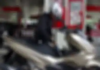 Mitos Atau Fakta? Jarang Isi Bensin Penuh Bikin Tangki Motor Gampang Rusak