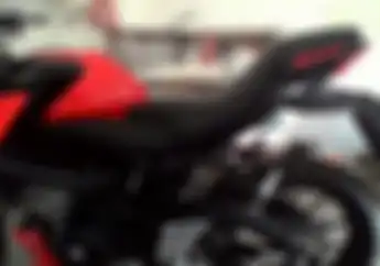 Enggak Mahal, Tampilan Suzuki GSX-S150 Jadi Tambah Kece Pakai Jok Nyambung