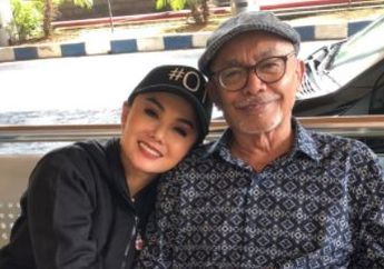 Innalillahi Wa Innailaihi Rojiun, Yuni Shara Bagikan Kabar Duka Atas Kepergian Ayahnya, sang Artis Kenang Potret Lawasnya Bersama sang Papa Tercinta