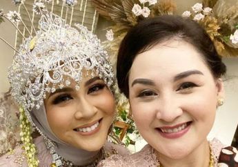 Kesha Ratuliu Kepergok Beri Kado Buket Uang untuk Adhi Permana, Mona Ratuliu Auto Sindir Keponakannya: Bunda Kapan Dikasih Gituan?