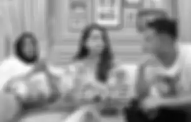 Isak Tangis Rieta Amalia Pecah di Depan Uya Kuya, Ibunda Nagita Slavina Sebut Punya Menantu Raffi Ahmad Adalah Beban: Banyak Gosip yang Ada