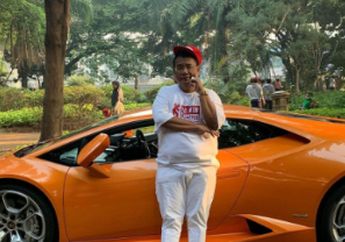 Sindir Telak Pemerintah Daerah, Hotman Paris Kesal Mobil Lamborghini Mewahnya Terendam Banjir di Jalanan Ibukota: Welcome to Jakarta, the Metropolitan City!