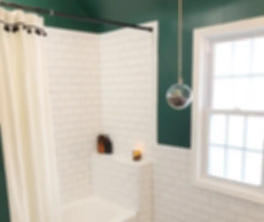 Shower screen harus segera dikeringkan sehabis mandi agar tak simpan kuman. 
