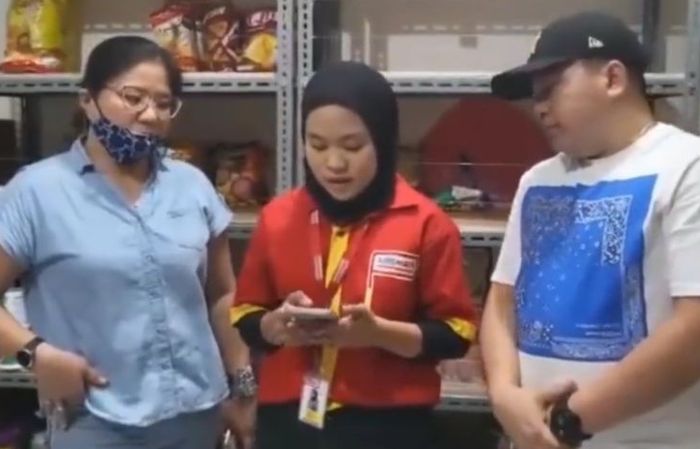 Kasus karyawan Alfamart disuruh minta maaf.