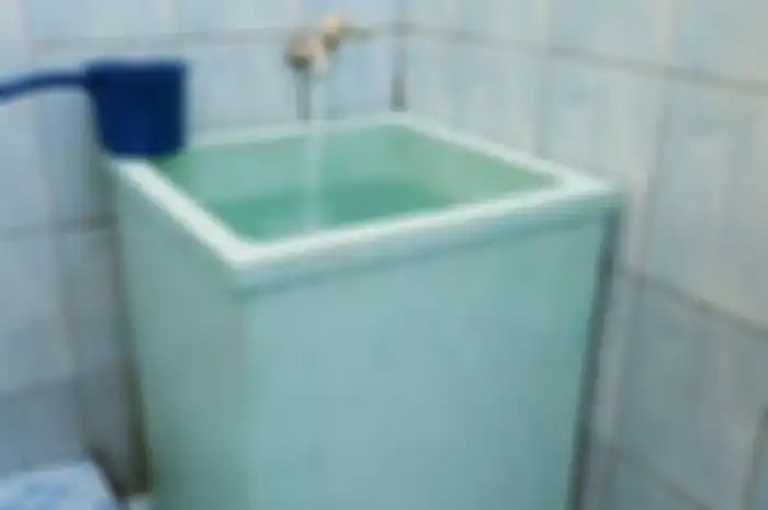 Begini cara membersihkan bak kamar mandi yang cepat