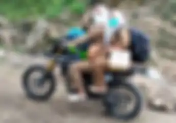 Modal Motor Trail, Bidan di Cianjur Rela Bantu Persalinan Nekat Terabas Pelosok Hutan