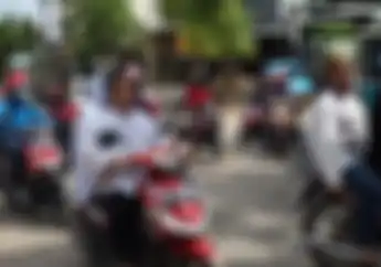 Ustaz Maulana Dikenal Hobi Naik Motor, Kendarai Yamaha Mio ke Pemakaman Ibunya