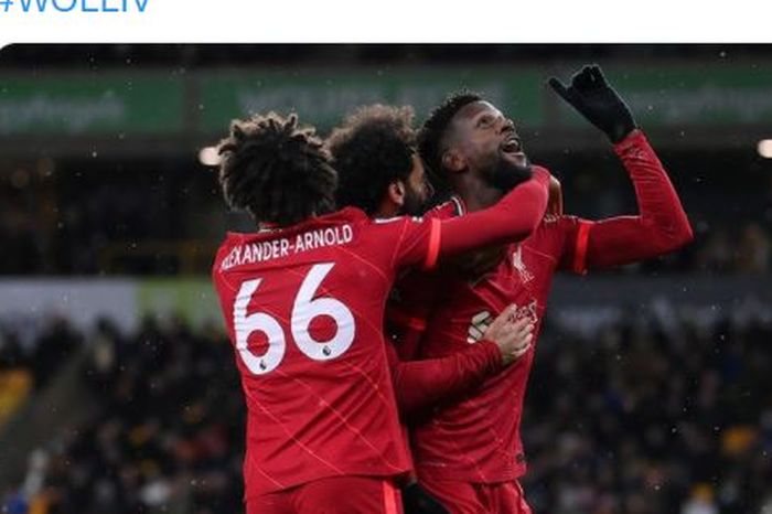 Striker Liverpool, Divock Origi, merayakan gol dalam laga Liga Inggris kontra Wolverhampton Wanderers di Stadion Molineux, Sabtu (4/12/2021).