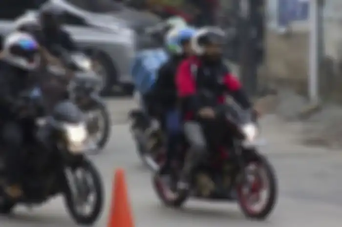 Ilustrasi mudik naik motor. Pemudik jangan harap bisa balik ke Jakarta dengan mudah setelah pulang kampung, begini penjelasannya.