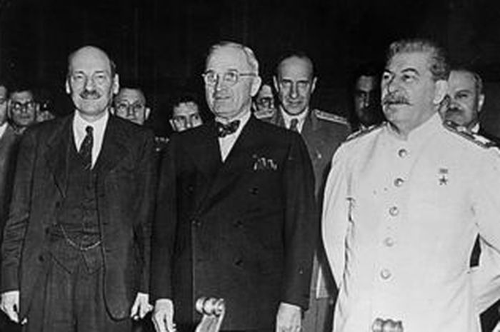 'Big Three' berkumpul untuk memutuskan bagaimana mengelola Jerman . Tapi pertemuan yang menghasilkan isi Perjanjian Postdamini justru berakhir buruk