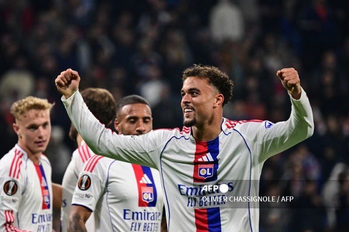Anak pelatih timnas Indonesia Patrick Kluivert, Ruben Kluivert, merayakan golnya untuk Olympique Lyon saat jumpa Salzburg di Liga Europa (2/10/2025).