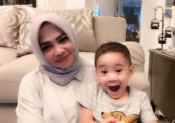 Intip Rumah Rieta Amilia, Nenek Rafathar, yang Dilengkapi Lift! Ada Deretan Mobil Mewah di Garasinya!