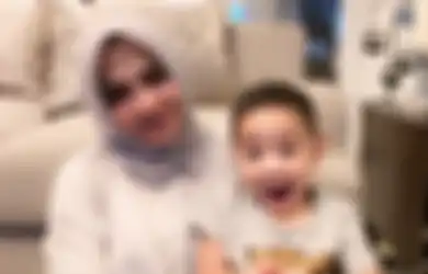 Jadi Juragan FTV hingga Pemilik Resort Mewah di Bali, Rieta Amilia Justru Kepergok Kenakan Sepatu yang Harganya di Bawah Rp 1 Juta