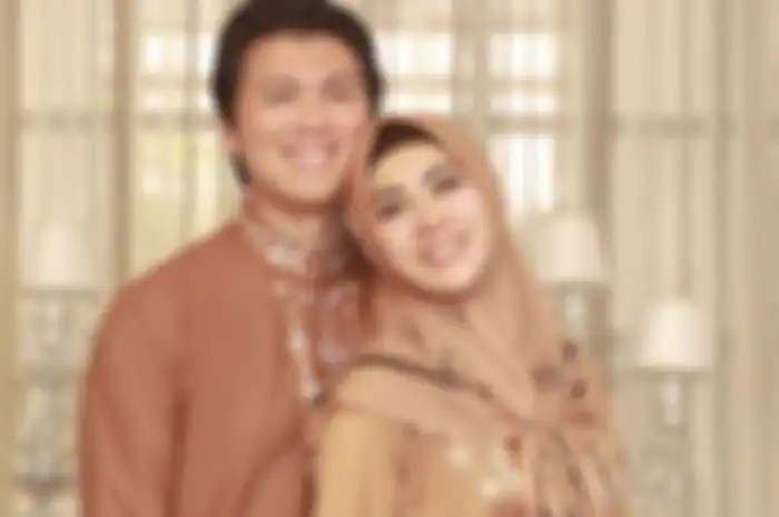 Syahrini  dan Reino Barack