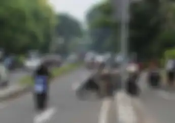 Setengah Juta Rupiah Melayang Gara-gara Pemotor Nekat Lawan Arus