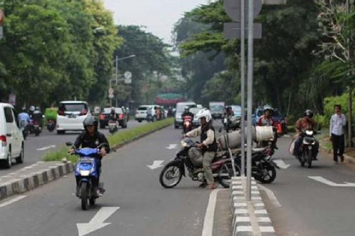 Pemotor lawan arus sering terjadi di jalan raya, siap-siap didenda Rp 500 ribu atau setengah juta rupiah.