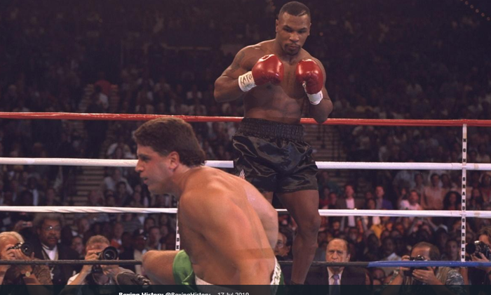 Ketika Mike Tyson(atas) sukses menjatuhkan Peter McNeeley(bawah) pada 19 Agustus 1995. Meski mampu menjatuhkan McNeeley, Tyson akhirnya dinyatakan menang secara diskualifikasi. Pasalnya pihak tim McNeeley memasuki ring ketika pertandingan masih berlangsung. 