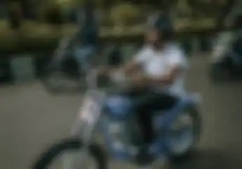 Mitos atau Fakta, Riding Enggak Pakai Jaket Bikin Paru-paru Basah?