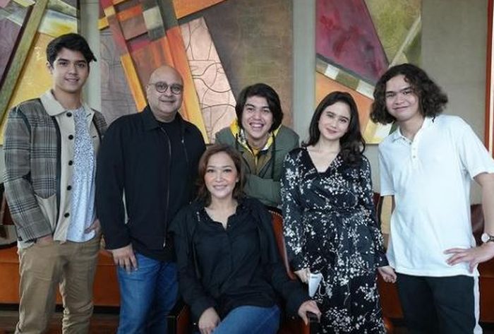 Maia Estianty dan keluarganya