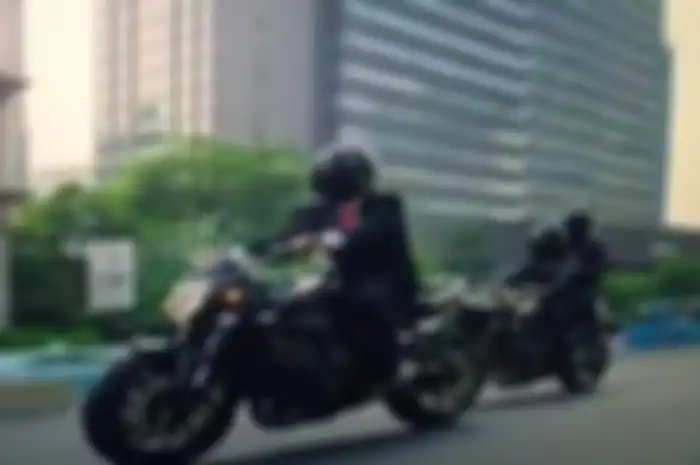 Presiden Jokowi naik motor Paspampres.