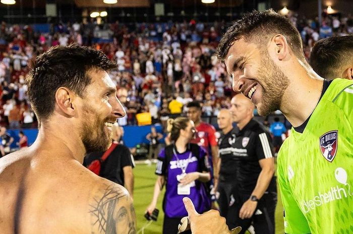 Kiper timnas Indonesia, Maarten Paes (kanan), saat hadapi Lionel Messi dalam duel FC Dallas melawan Inter Miami di Leagues Cup 2023.