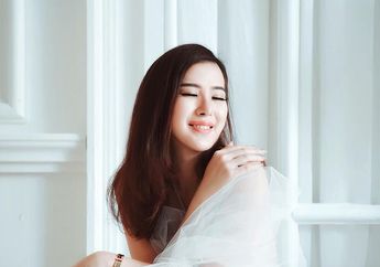 Dulu Berhenti Syuting Gegara Syarat Suami Minta Bayaran Rp 100 Juta per Episode, Penyanyi Cantik Ini Kini Dapat Hadiah Mobil Mewah