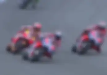 Enggak Kuat Diasapi, Lorenzo Jadi Agresif, Lihat Video Manuver Edannya di MotoGP Ceko