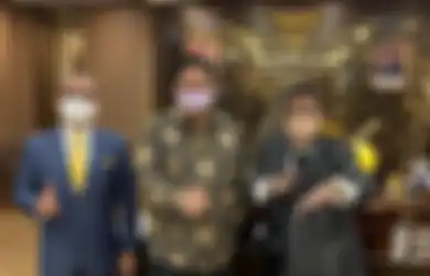 Luhut Minta Kapolda Metro Tutup Holywings, Hotman Paris Bicara Kasus Hukum Ini, Pamer Foto Bareng Tangan Kanan Jokowi