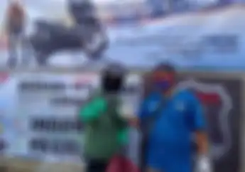 Salut, di Masa Pandemi Virus Corona GOMAX (Gojek NMAX) Riders Peduli Bagi-bagi Sembako