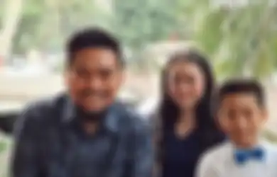 Dikira Orang Biasa, Karyawan Warung Ramen Ini Ternyata Anak dari Presenter Kondang Tanah Air, Siapa?