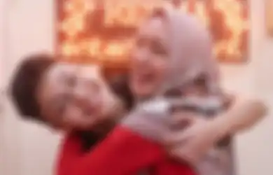 Ngebet Salat Diimami Keanu Massaid, Angelina Sondakh Sering Nangis Tahu Kenyataan Anaknya Tumbuh dengan Bekal Ilmu Islam yang Minim, Janda Adjie Massaid Bakal Lakukan Ini ke Putra Semata Wayangnya