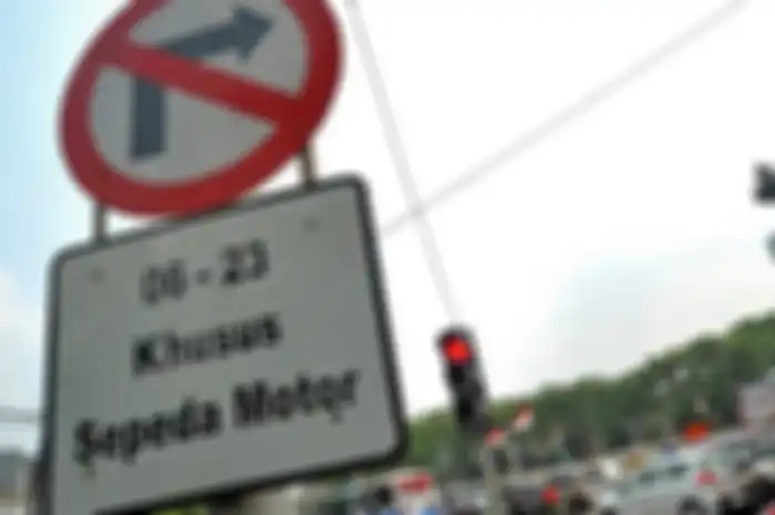 Larangan motor di jalanan ibukota kembali dibahas