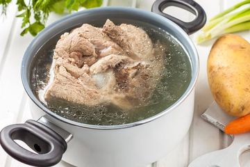 Cara merebus daging kambing yang bisa Anda lakukan hanya dalam waktu 12 menit saja