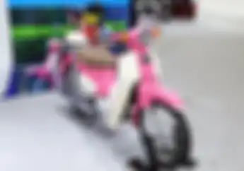 Honda Super Cub 50 dan 110 Terbaru Dibalut Warna Pink, Terinspirasi Film Kartun Jepang
