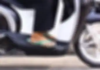 Street Manners, Yuk Biasakan Jangan Pakai Sandal Jepit Saat Berkendara