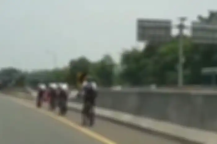Gerombolan Pesepeda Terobos Jalan Tol Gimana Aturannya? Polisi dan Pakar Keselamatan Langsung Bereaksi