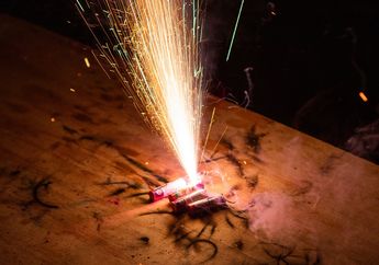 Nekat Buat Mercon Secara Diam-diam, Seorang Pemuda di Ponorogo Alami Luka Parah Akibat Terkena Ledakan Petasan di Dalam Rumah