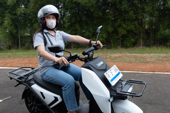 Berlangganan motor listrik Charged Indonesia ada yang 6 bulan, 9, dan 12 bulan