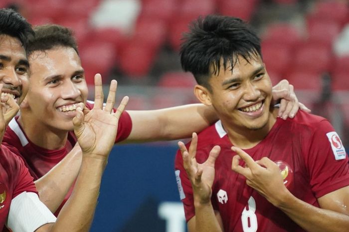 Pemain timnas Indonesia, Asnawi Mangkualam (kiri), Egy Maulana Vikri (Tengah), dan Witan Sulaeman (kanan) merayakan gol ke gawang Singapura.