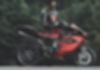 Apa Jadinya Kalau Lewis Hamilton Kolaborasi Dengan MV Agusta? Hasilnya 205 Dk..