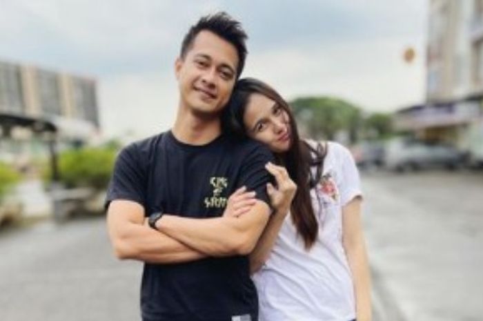 Eza Gionino dan istri