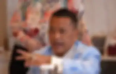 Hobi Pamer Foto Bareng Wanita Seksi, Hotman Paris Kini Curiga dengan Kondisi Tubuhnya Sampai Nekat Tes HIV, Ada Apa?