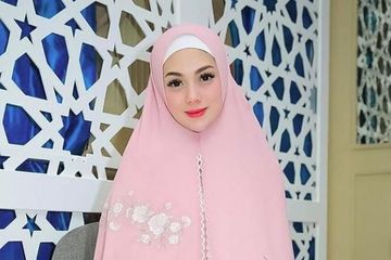 BUKAN Marshel Widianto, Sosok Ini yang Temani Celine Evangelista Rayakan Idul Adha 2022, Intip Potret eks Stefan William yang Tampil Adem dengan Hijab dan Pakaian Tertutup