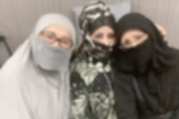 Rumah pedangdut senior ini kerap didatangi banyak cowok, tetangga sampai merasa risih lihat apa yang terjadi
