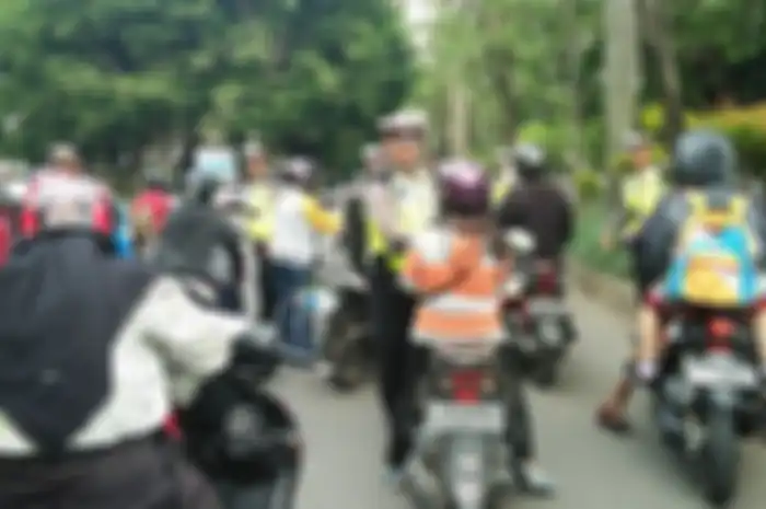 Polisi saat menggelar razia