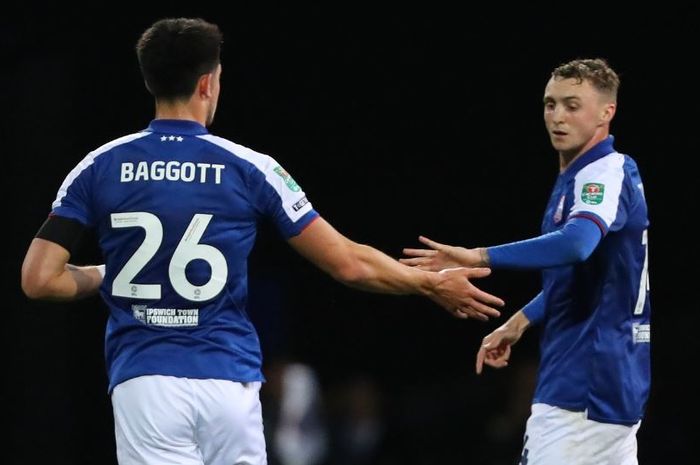 Bek Timnas Indonesia, Elkan Baggott (kiri), saat tampil bersama timnya yakni Ipswich Town.