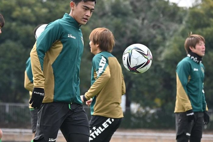 Pratama Arhan sedang melakukan latihan bersama tim Tokyo Verdy.