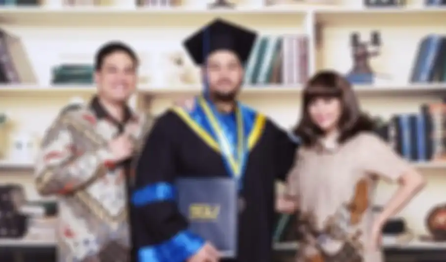 Meriam Bellina terlihat imut dan awet muda foto bersama kedua anaknya