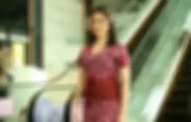 5 Ide Outfit Merah Putih Buat 17an di Kantor. Modis dan Enggak Lebay!