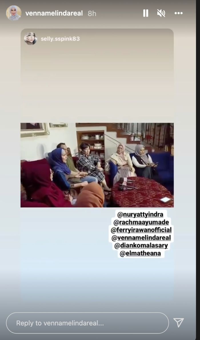 Venna Melinda sedang temu keluarga besar.